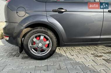 Хэтчбек Ford Focus 2011 в 