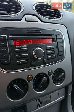 Хэтчбек Ford Focus 2011 в 