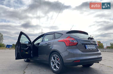 Хэтчбек Ford Focus 2013 в 