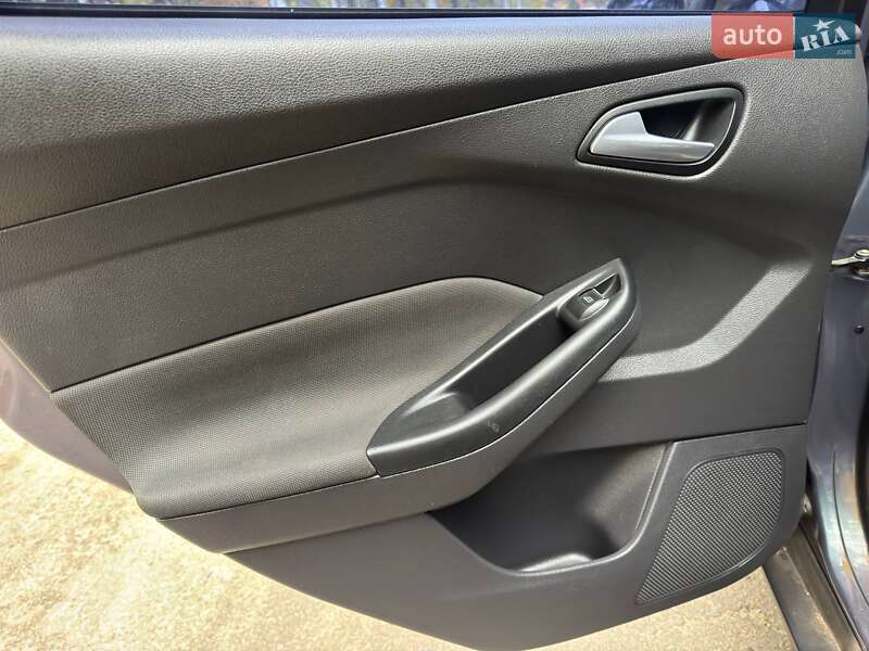 Седан Ford Focus 2013 в Охтирці