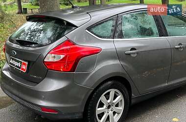 Хэтчбек Ford Focus 2011 в 