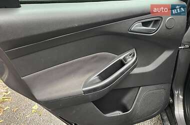 Хэтчбек Ford Focus 2011 в 