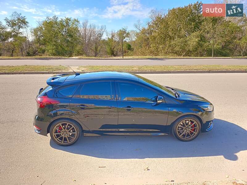 Хетчбек Ford Focus 2017 в Запоріжжі