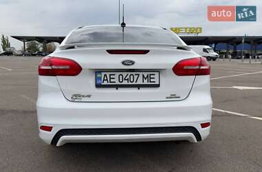 Седан Ford Focus 2015 в 