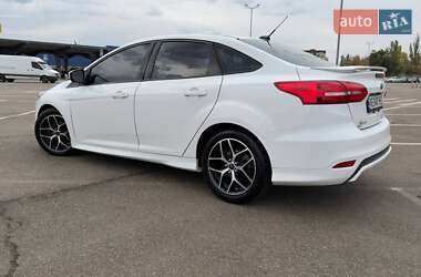 Седан Ford Focus 2015 в 