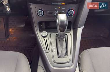 Седан Ford Focus 2015 в 
