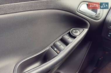 Седан Ford Focus 2015 в 