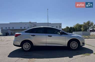 Седан Ford Focus 2015 в 