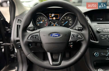 Седан Ford Focus 2015 в 