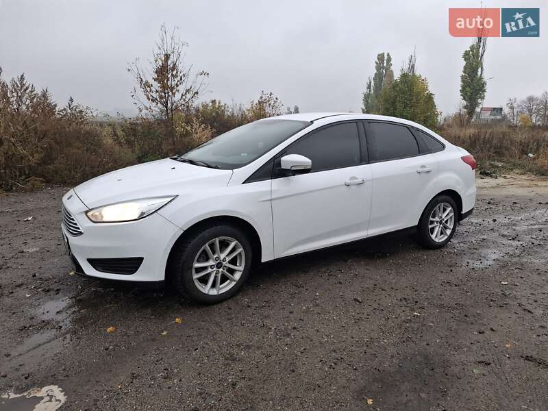 Седан Ford Focus 2015 в 