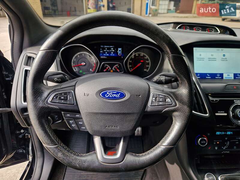 Хэтчбек Ford Focus 2017 в Днепре