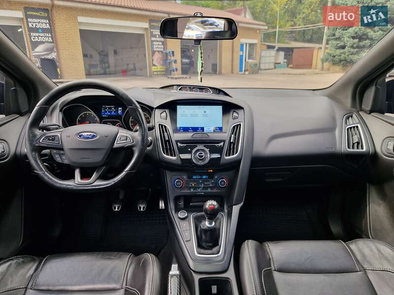 Хэтчбек Ford Focus 2017 в Днепре
