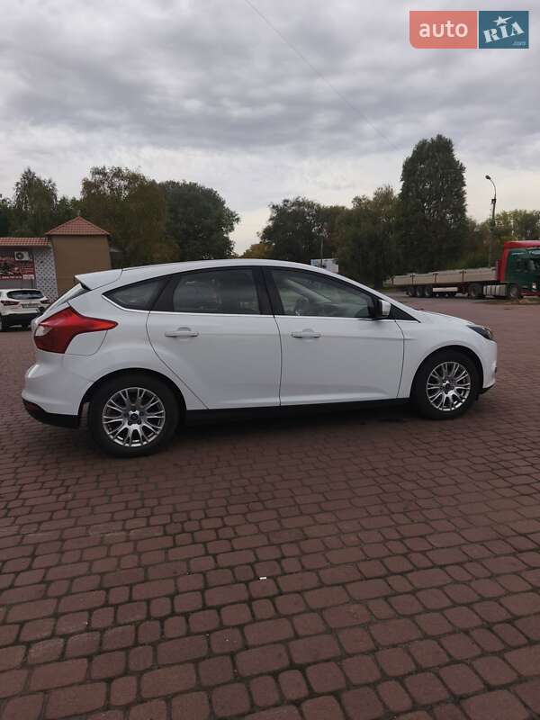 Хэтчбек Ford Focus 2014 в Каменском