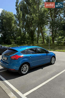 Хэтчбек Ford Focus 2015 в 
