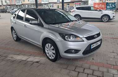 Хэтчбек Ford Focus 2011 в 