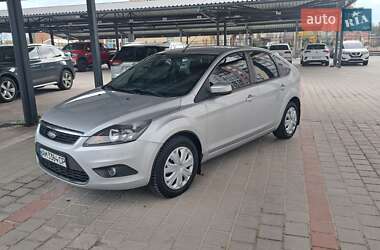 Хэтчбек Ford Focus 2011 в 