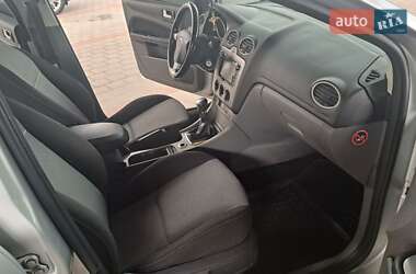 Хэтчбек Ford Focus 2011 в 