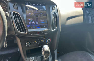 Седан Ford Focus 2015 в 
