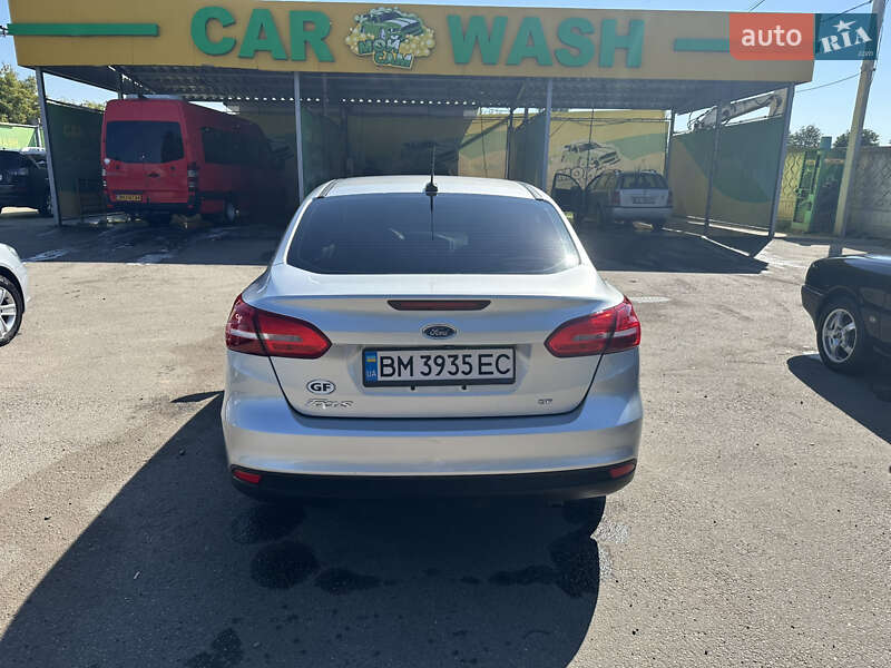 Седан Ford Focus 2015 в Охтирці