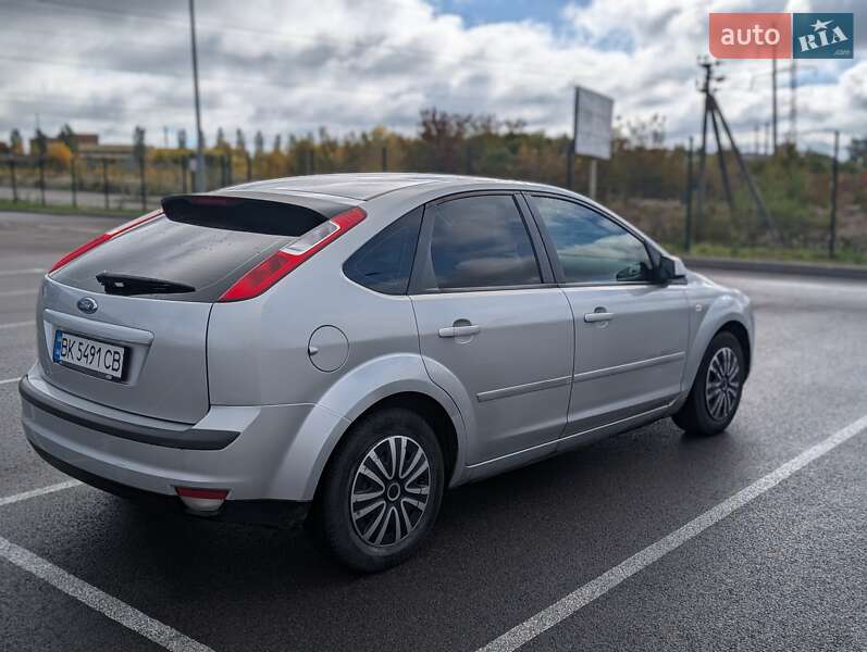 Хэтчбек Ford Focus 2007 в Ровно