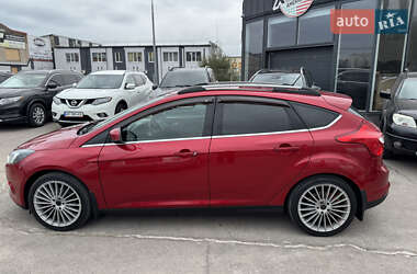 Хэтчбек Ford Focus 2012 в 