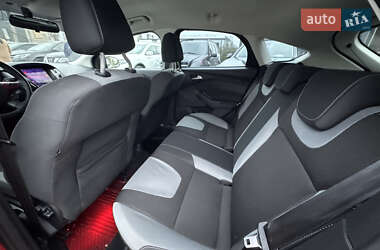 Хэтчбек Ford Focus 2012 в 