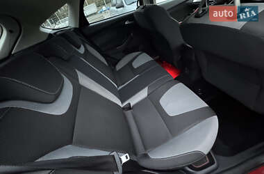 Хэтчбек Ford Focus 2012 в 