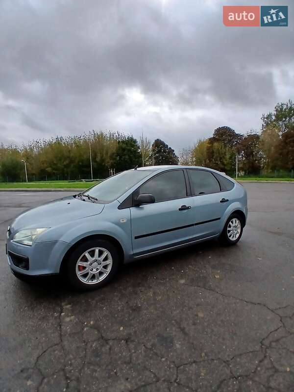 Хэтчбек Ford Focus 2005 в Владимире