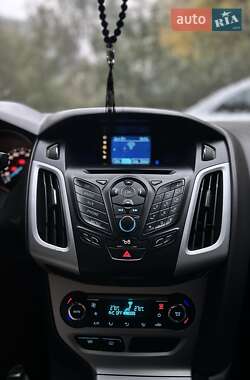 Седан Ford Focus 2011 в 