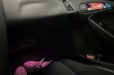 Хэтчбек Ford Focus 2015 в 