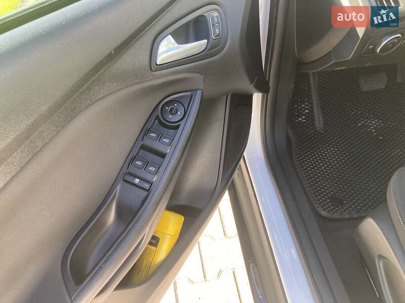Хэтчбек Ford Focus 2015 в Житомире