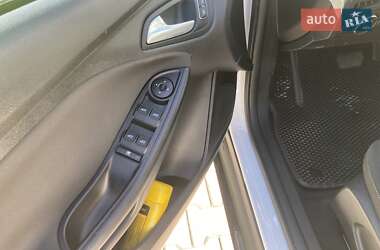 Хэтчбек Ford Focus 2015 в 