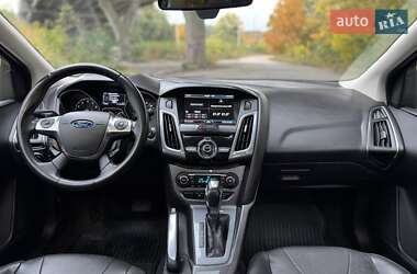 Хэтчбек Ford Focus 2012 в 