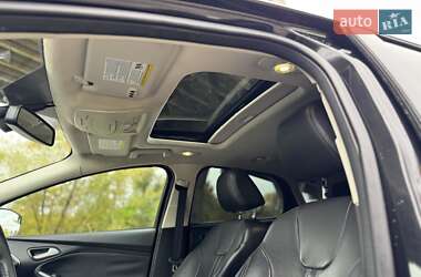 Хэтчбек Ford Focus 2012 в 