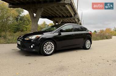 Хэтчбек Ford Focus 2012 в 