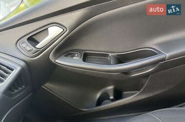 Седан Ford Focus 2015 в 