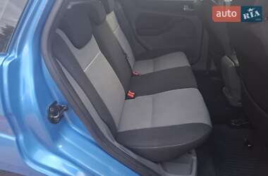 Хэтчбек Ford Focus 2010 в 