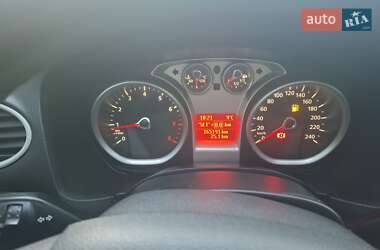 Хэтчбек Ford Focus 2010 в 