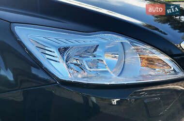 Седан Ford Focus 2011 в 