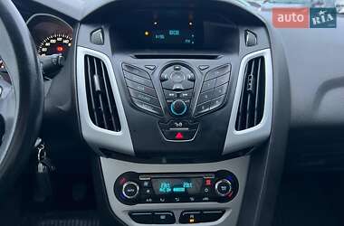 Хэтчбек Ford Focus 2013 в 