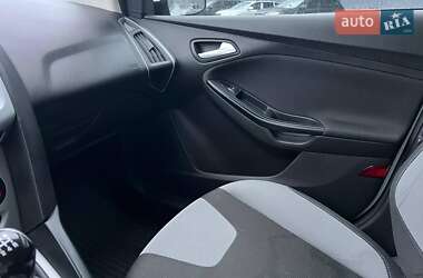 Хэтчбек Ford Focus 2013 в 