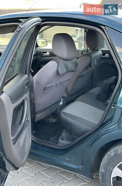 Седан Ford Focus 2005 в  фото 11 Седан Ford Focus 2005 в