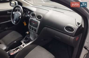 Хэтчбек Ford Focus 2010 в 