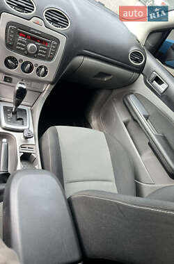 Хэтчбек Ford Focus 2010 в 