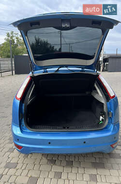 Хэтчбек Ford Focus 2010 в 