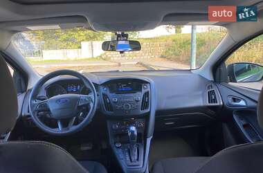 Хэтчбек Ford Focus 2015 в 