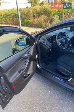 Хэтчбек Ford Focus 2015 в 