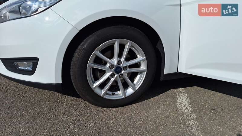 Седан Ford Focus 2015 в Дніпрі