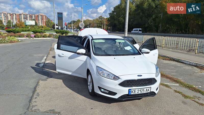 Седан Ford Focus 2015 в Дніпрі