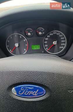 Хэтчбек Ford Focus 2005 в  фото 22 Хэтчбек Ford Focus 2005 в